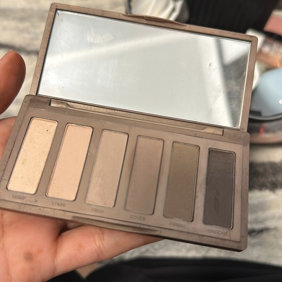 Eyeshadow palette - Picture 2 of 2